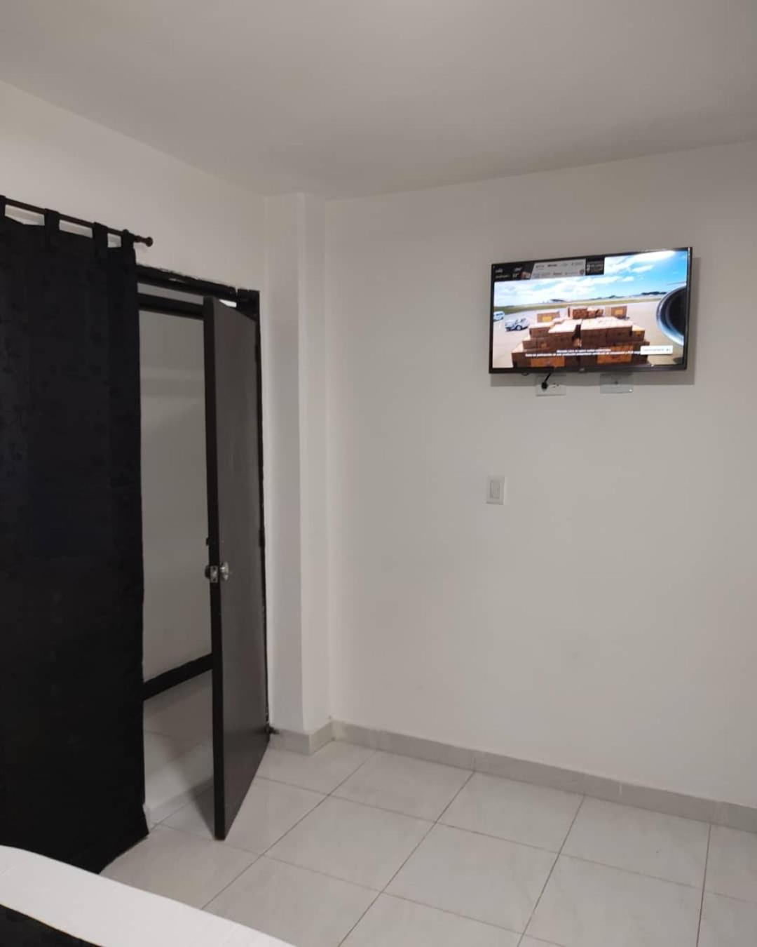 Hotel Black & White Cali Room photo